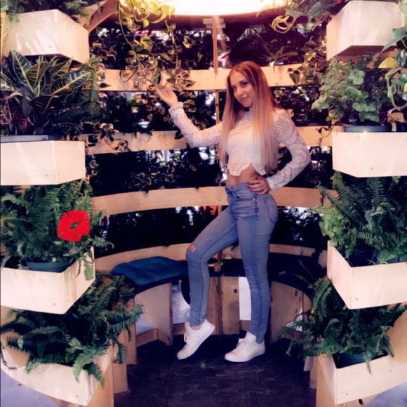 π WHITE FOX LACE CROP TOP π - Picture 7 of 10